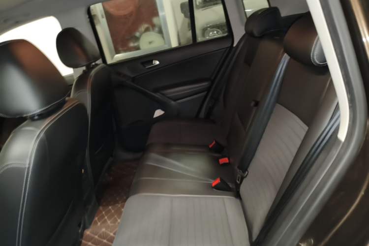 Used Volkswagen Tiguan 2017 300TSI Automatic Two-Wheel Drive Silk Road Luxury Edition Left Rear Seat