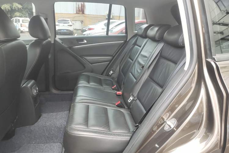 Used Volkswagen Tiguan 2017 300TSI Automatic Two-Wheel Drive Silk Road Comfort Edition Left Rear Seat