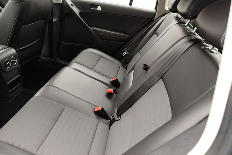 Used Volkswagen Tiguan 2017 300TSI Automatic Two-Wheel Drive Silk Road Luxury Edition Left Rear Seat