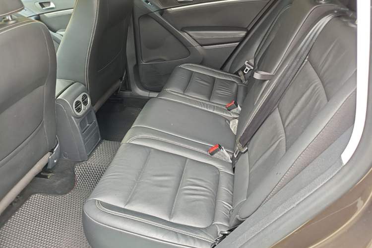Used Volkswagen Tiguan 2017 300TSI Automatic Two-Wheel Drive Silk Road Comfort Edition Left Rear Seat