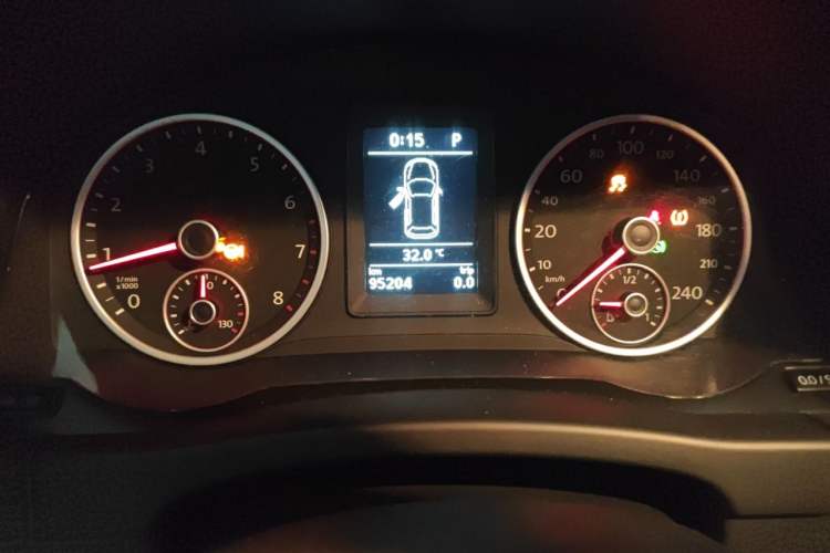 Used Volkswagen Tiguan 2017 300TSI Automatic Two-Wheel Drive Silk Road Luxury Edition Odometer Close Up