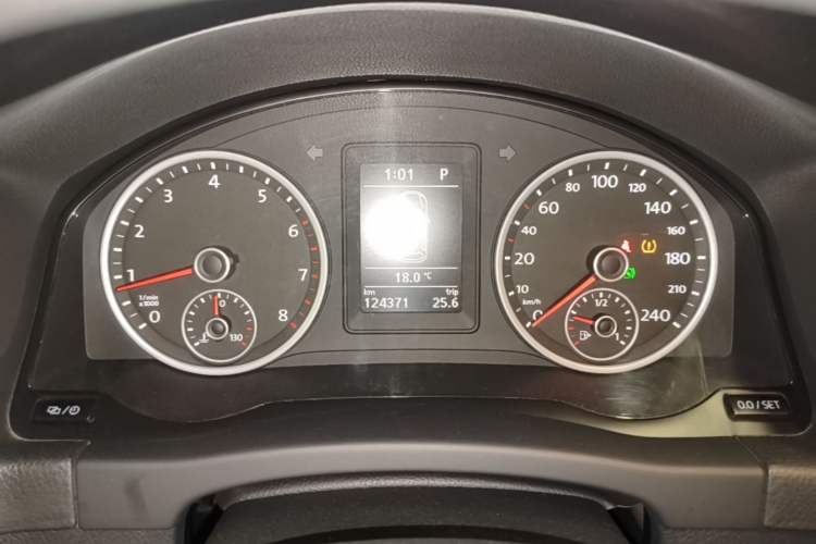 Used Volkswagen Tiguan 2017 300TSI Automatic Two-Wheel Drive Silk Road Luxury Edition Odometer Close Up