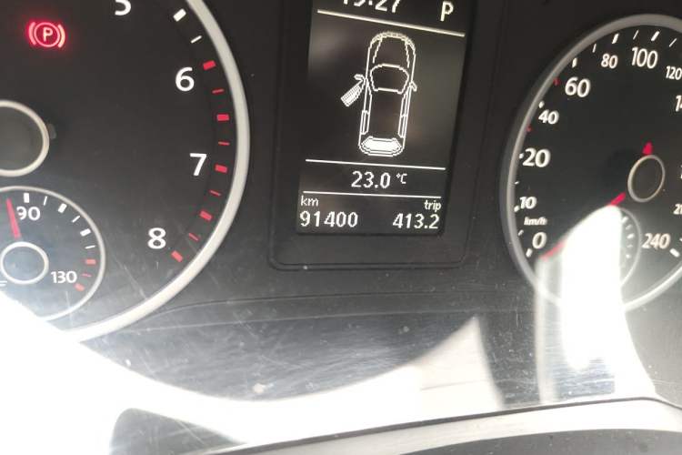 Used Volkswagen Tiguan 2017 300TSI Automatic Two-Wheel Drive Silk Road Comfort Edition Odometer Close Up