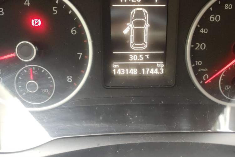 Used Volkswagen Tiguan 2017 300TSI Automatic Two-Wheel Drive Silk Road Luxury Edition Odometer Close Up