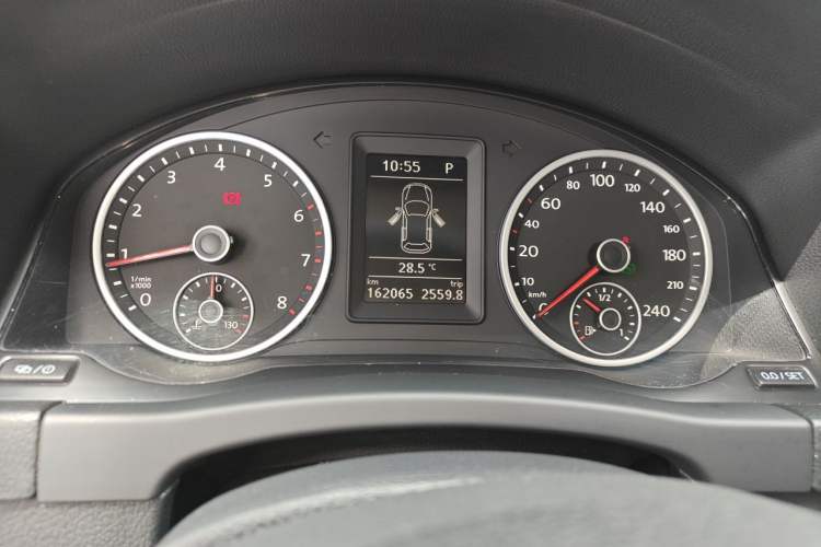 Used Volkswagen Tiguan 2017 300TSI Automatic Two-Wheel Drive Silk Road Luxury Edition Odometer Close Up