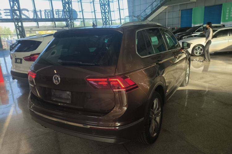 Used Volkswagen Tiguan 2017 330TSI All-Wheel-Drive Innovation Model Rear Right 45 Deg