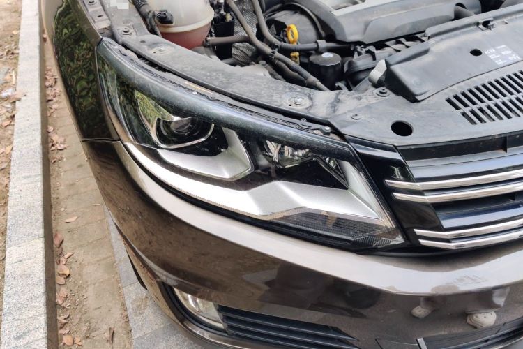 Used Volkswagen Tiguan 2017 300TSI Automatic Two-Wheel Drive Silk Road Comfort Edition Right Front Headlight