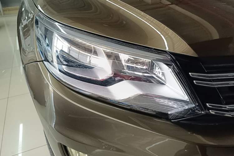 Used Volkswagen Tiguan 2017 300TSI Automatic Two-Wheel Drive Silk Road Comfort Edition Right Front Headlight