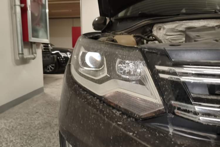 Used Volkswagen Tiguan 2017 300TSI Automatic Two-Wheel Drive Silk Road Luxury Edition Right Front Headlight