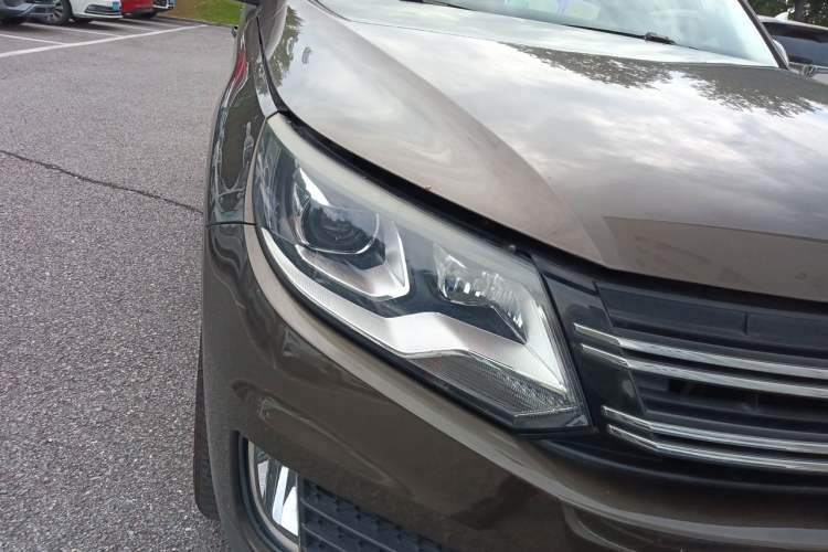 Used Volkswagen Tiguan 2017 300TSI Automatic Two-Wheel Drive Silk Road Luxury Edition Right Front Headlight