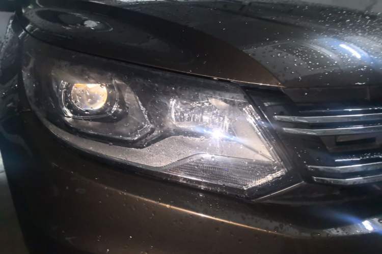Used Volkswagen Tiguan 2017 300TSI Automatic Two-Wheel Drive Silk Road Comfort Edition Right Front Headlight