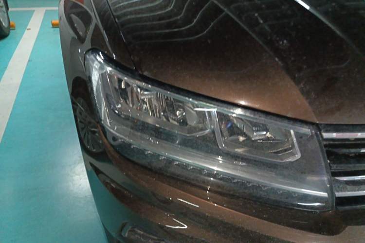 Used Volkswagen Tiguan 2017 330TSI All-Wheel-Drive Innovation Model Right Front Headlight