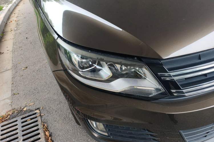 Used Volkswagen Tiguan 2017 300TSI Automatic Two-Wheel Drive Silk Road Luxury Edition Right Front Headlight