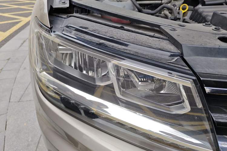 Used Volkswagen Tiguan 2017 280TSI Two-Wheel-Drive Elite Version Right Front Headlight