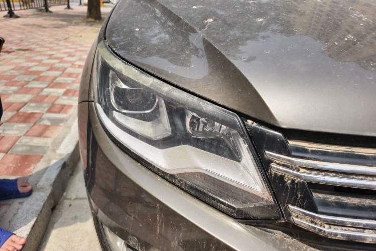Used Volkswagen Tiguan 2017 300TSI Automatic Two-Wheel Drive Silk Road Comfort Edition Right Front Headlight