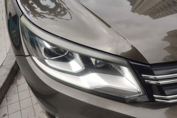Used Volkswagen Tiguan 2017 300TSI Automatic Two-Wheel Drive Silk Road Luxury Edition Right Front Headlight