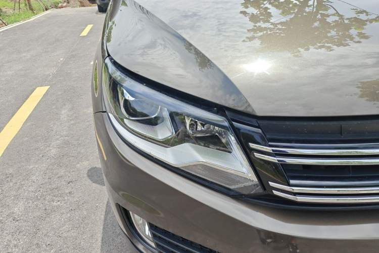Used Volkswagen Tiguan 2017 300TSI Automatic Two-Wheel Drive Silk Road Luxury Edition Right Front Headlight
