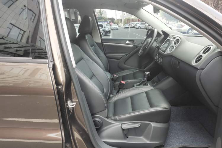 Used Volkswagen Tiguan 2017 300TSI Automatic Two-Wheel Drive Silk Road Comfort Edition Right Front Seat