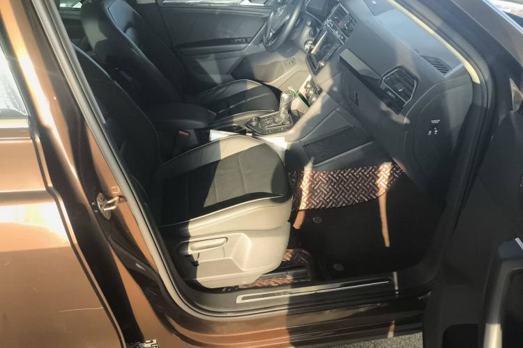 Used Volkswagen Tiguan 2017 330TSI All-Wheel-Drive Innovation Model Right Front Seat
