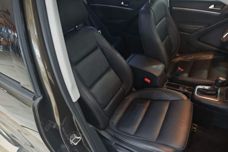 Used Volkswagen Tiguan 2017 300TSI Automatic Two-Wheel Drive Silk Road Comfort Edition Right Front Seat