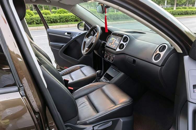 Used Volkswagen Tiguan 2017 300TSI Automatic Two-Wheel Drive Silk Road Comfort Edition Right Front Seat