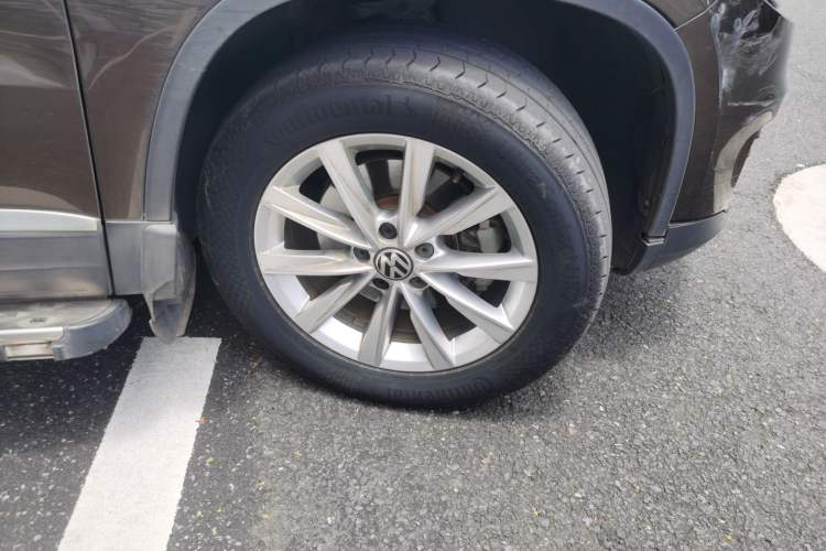Used Volkswagen Tiguan 2017 300TSI Automatic Two-Wheel Drive Silk Road Comfort Edition Right Front Wheel Hub
