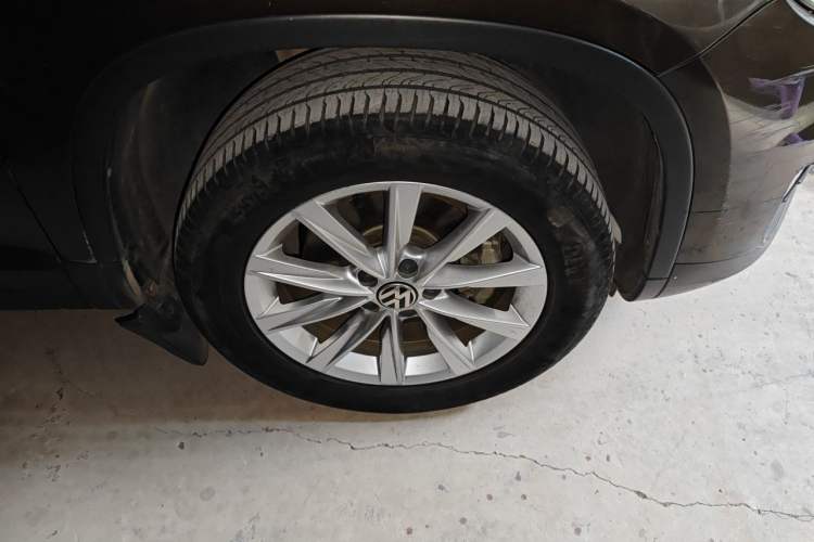Used Volkswagen Tiguan 2017 300TSI Automatic Two-Wheel Drive Silk Road Luxury Edition Right Front Wheel Hub
