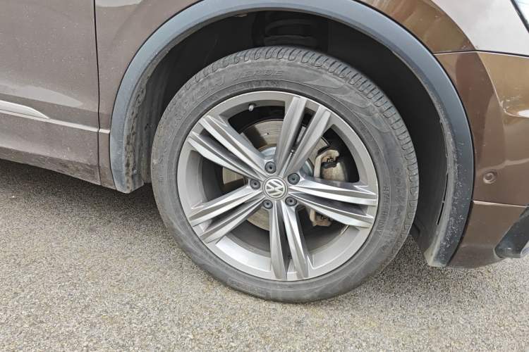 Used Volkswagen Tiguan 2017 380TSI Four-Wheel Drive R-Line Right Front Wheel Hub