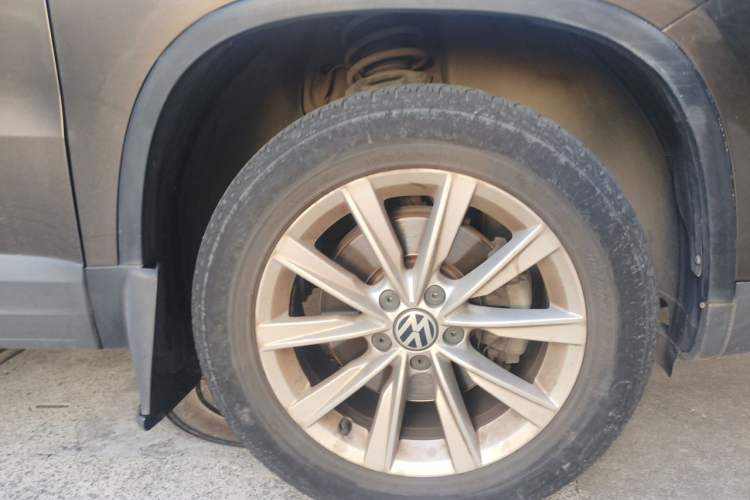 Used Volkswagen Tiguan 2017 300TSI Automatic Two-Wheel Drive Silk Road Luxury Edition Right Front Wheel Hub
