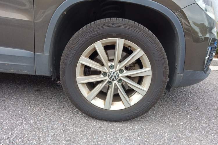 Used Volkswagen Tiguan 2017 300TSI Automatic Two-Wheel Drive Silk Road Luxury Edition Right Front Wheel Hub