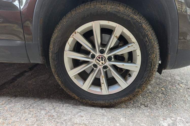 Used Volkswagen Tiguan 2017 300TSI Automatic Two-Wheel Drive Silk Road Comfort Edition Right Front Wheel Hub