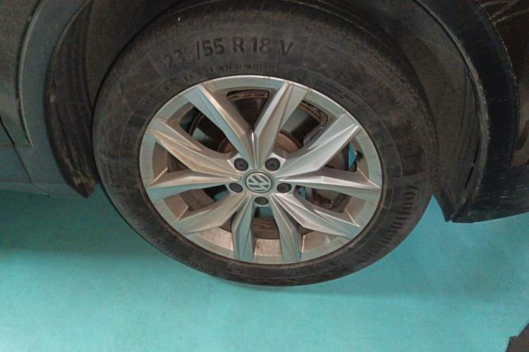 Used Volkswagen Tiguan 2017 330TSI All-Wheel-Drive Innovation Model Right Front Wheel Hub