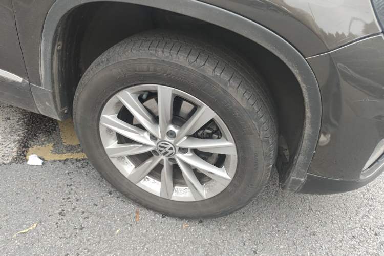 Used Volkswagen Tiguan 2017 300TSI Automatic Two-Wheel Drive Silk Road Comfort Edition Right Front Wheel Hub