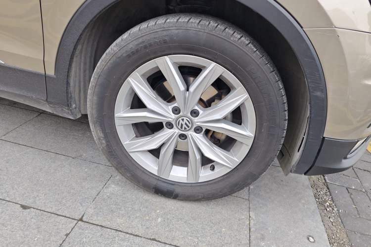 Used Volkswagen Tiguan 2017 280TSI Two-Wheel-Drive Elite Version Right Front Wheel Hub
