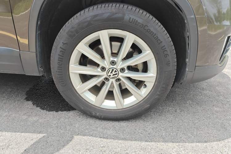 Used Volkswagen Tiguan 2017 300TSI Automatic Two-Wheel Drive Silk Road Luxury Edition Right Front Wheel Hub