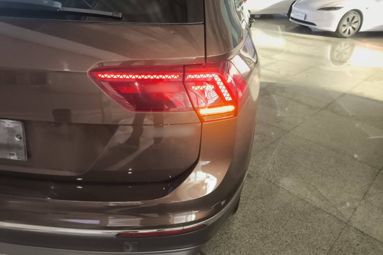 Used Volkswagen Tiguan 2017 330TSI All-Wheel-Drive Innovation Model Right Rear Taillight