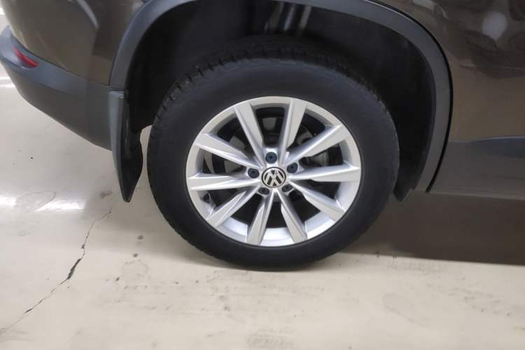 Used Volkswagen Tiguan 2017 300TSI Automatic Two-Wheel Drive Silk Road Comfort Edition Right Rear Wheel Hub