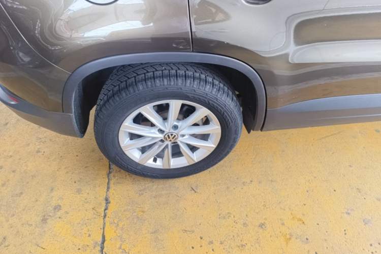 Used Volkswagen Tiguan 2017 300TSI Automatic Two-Wheel Drive Silk Road Comfort Edition Right Rear Wheel Hub