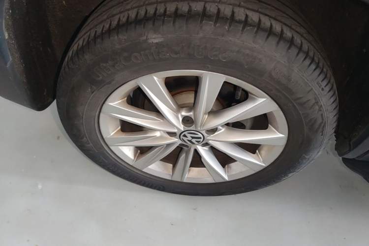 Used Volkswagen Tiguan 2017 300TSI Automatic Two-Wheel Drive Silk Road Comfort Edition Right Rear Wheel Hub