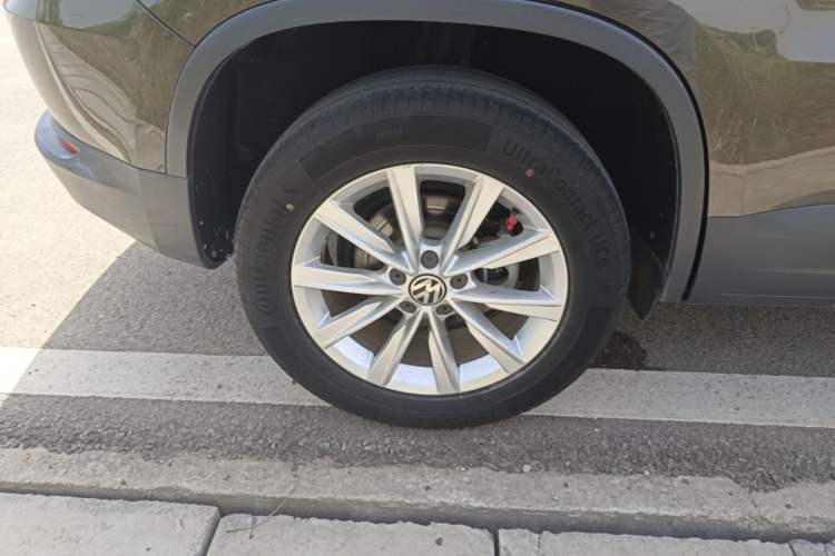 Used Volkswagen Tiguan 2017 300TSI Automatic Two-Wheel Drive Silk Road Comfort Edition Right Rear Wheel Hub
