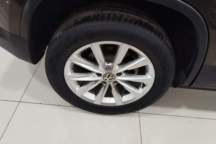 Used Volkswagen Tiguan 2017 300TSI Automatic Two-Wheel Drive Silk Road Comfort Edition Right Rear Wheel Hub