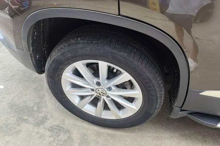 Used Volkswagen Tiguan 2017 300TSI Automatic Two-Wheel Drive Silk Road Luxury Edition Right Rear Wheel Hub