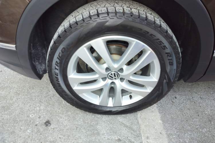 Used Volkswagen Tiguan 2017 330TSI All-Wheel-Drive Innovation Model Right Rear Wheel Hub