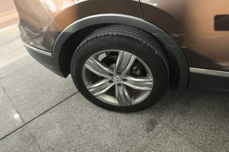 Used Volkswagen Tiguan 2017 330TSI All-Wheel-Drive Innovation Model Right Rear Wheel Hub