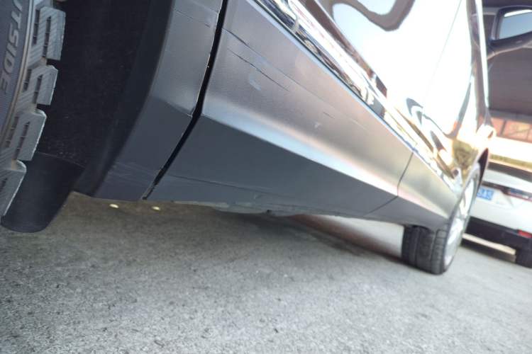 Used Volkswagen Tiguan 2017 330TSI All-Wheel-Drive Innovation Model Right Side Sill