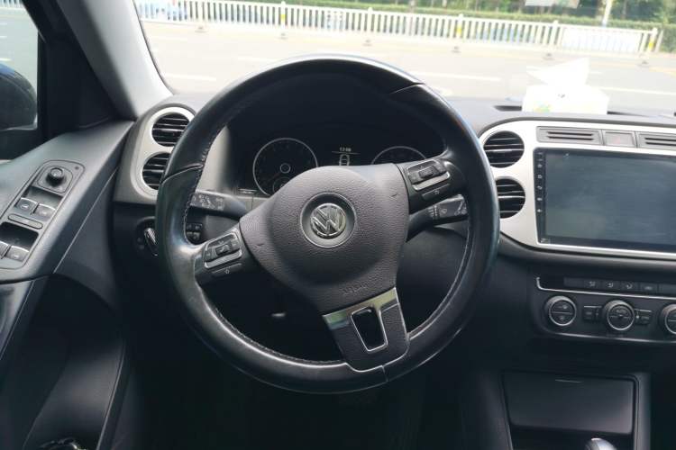 Used Volkswagen Tiguan 2017 300TSI Automatic Two-Wheel Drive Silk Road Comfort Edition Steering Wheel