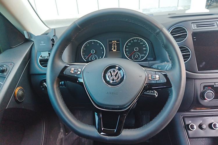 Used Volkswagen Tiguan 2017 300TSI Automatic Two-Wheel Drive Silk Road Luxury Edition Steering Wheel