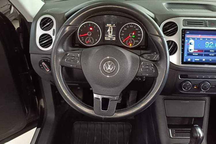 Used Volkswagen Tiguan 2017 300TSI Automatic Two-Wheel Drive Silk Road Comfort Edition Steering Wheel