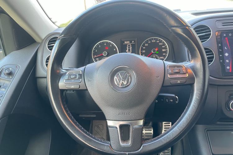 Used Volkswagen Tiguan 2017 300TSI Automatic Two-Wheel Drive Silk Road Luxury Edition Steering Wheel