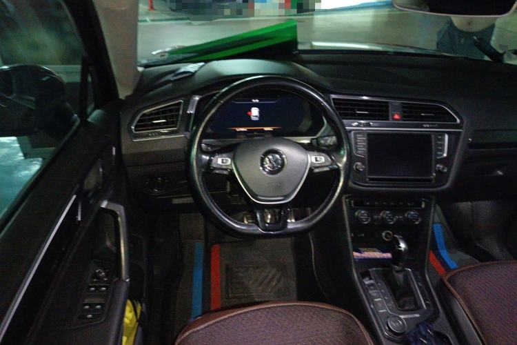 Used Volkswagen Tiguan 2017 330TSI All-Wheel-Drive Innovation Model Steering Wheel